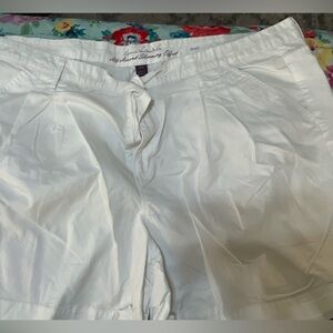 Gloria Vanderbilt shorts-size 24